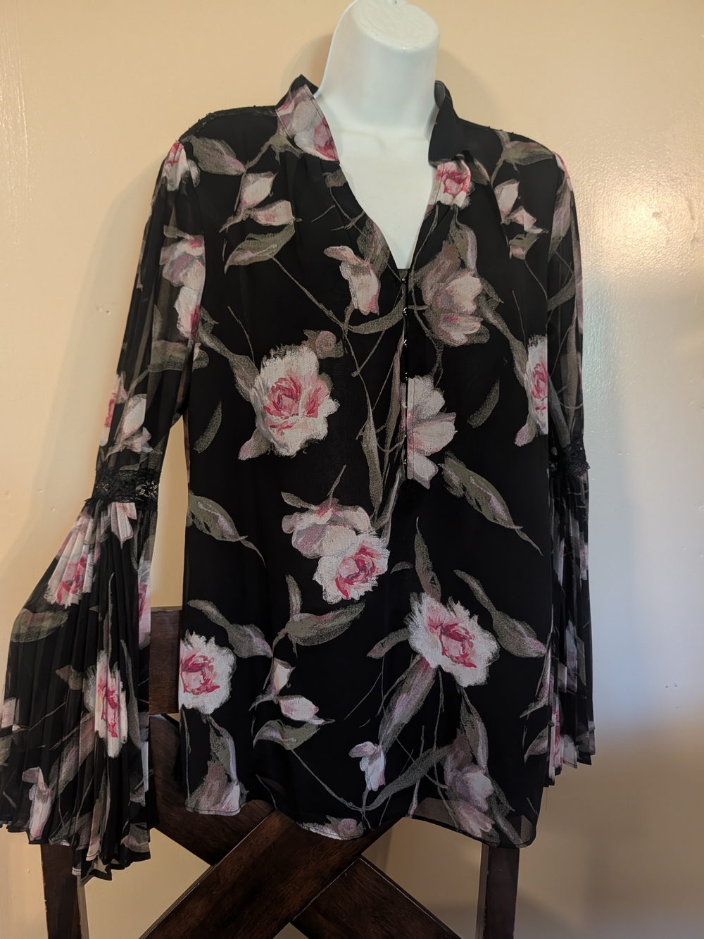White House Black Market Black Floral V-Neck Pleated Bell-Sleeve Blouse